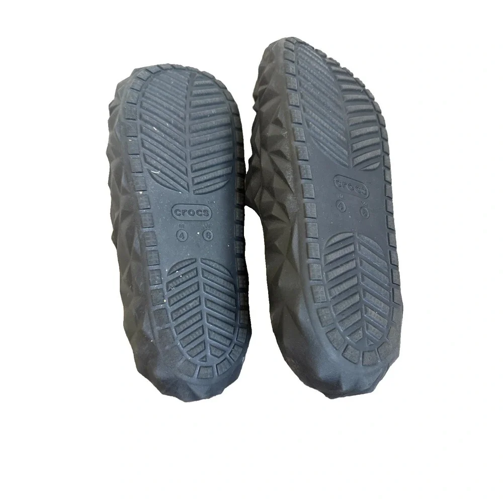 CROCS classic geometric